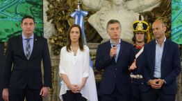 Macri, junto a la gobernadora Vidal, al hacer los anuncios.