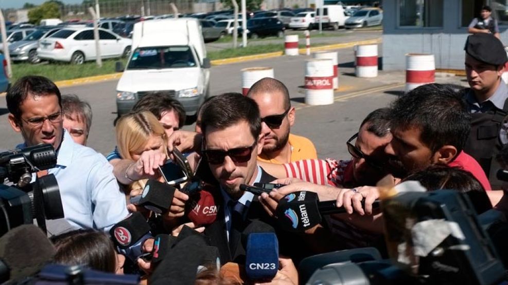 El fiscal general de Azul, que tiene a cargo la causa de la fga del penal de General Alvear, Cristian Citterio, en su llegada al penal de Ezeiza.
