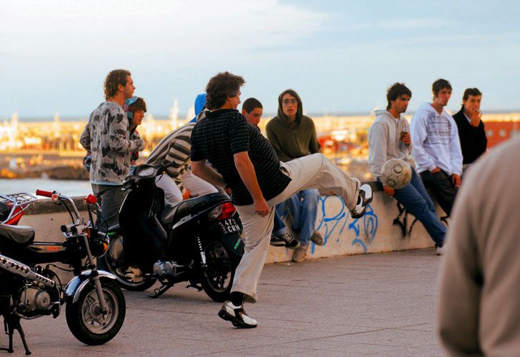 En Mar del Plata, donde nació su "perfil fiestero" jugando un picadito