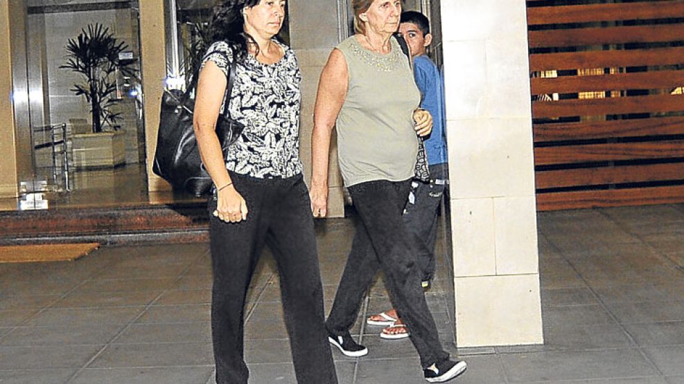 Familia. Sandra Nisman y Sara Garfunkel, hermana y madre del fiscal que había denunciado a Cristina Kirchner antes de morir.