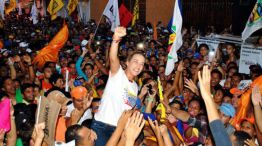 Lilian Tintori , esposa del encarcelado líder de la oposición venezolana Leopoldo López , se dirige a partidarios durante un mitin en el estado Guárico. 