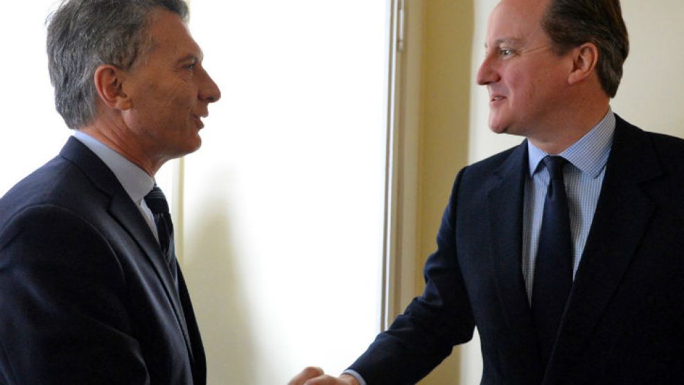 El presidente Mauricio Macri se reunió con el primer ministro británico, David Cameron, en Davos.