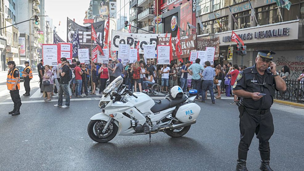 Marchas. Ayer, organizaciones de izquierda protestaron en Capital y provincia de Buenos Aires.