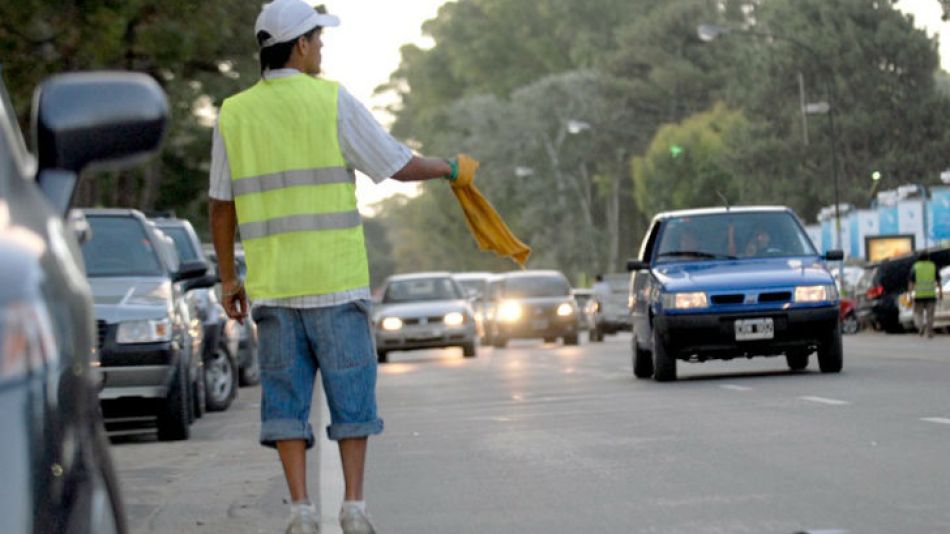 No quiso pagarle a los "trapitos" y le rompen la mandìbula