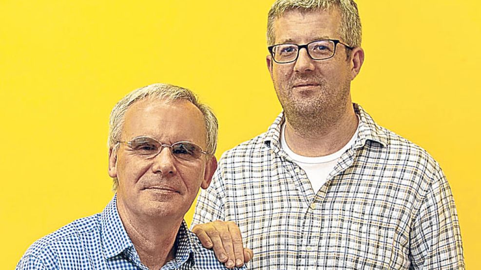 visitantes. Ewen MacAskill y David Blishen, periodistas de investigación en el siglo XXI. <br>