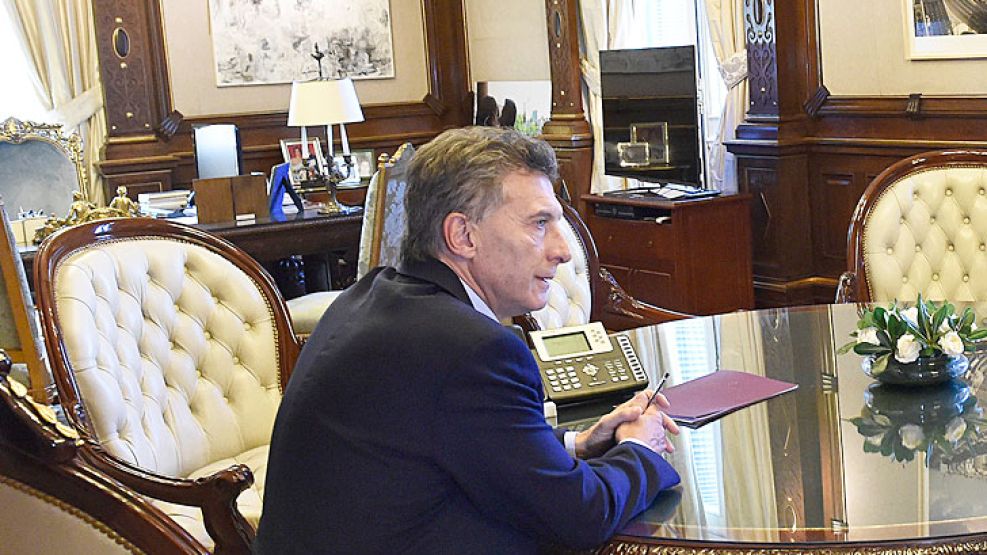 mesa. Macri cambió la rectangular por la redonda (foto) que, según el Feng Shui, modifica la energía. <br>