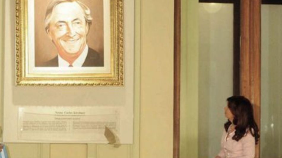 La imagen del expresidente Néstor Kirchner había sido descubierta por Cristina. 