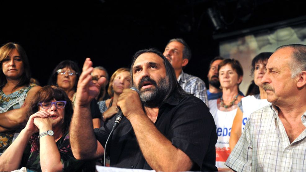 Baradel criticó los topes salariales que planea ofrecer el gobierno.