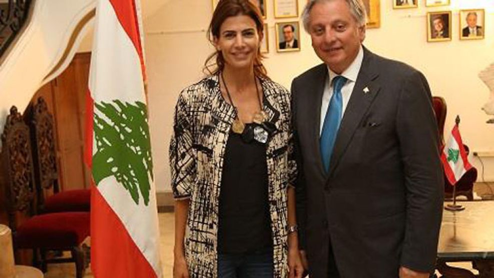 Encuentro. Juliana y el embajador Antonio Naser Andary.
