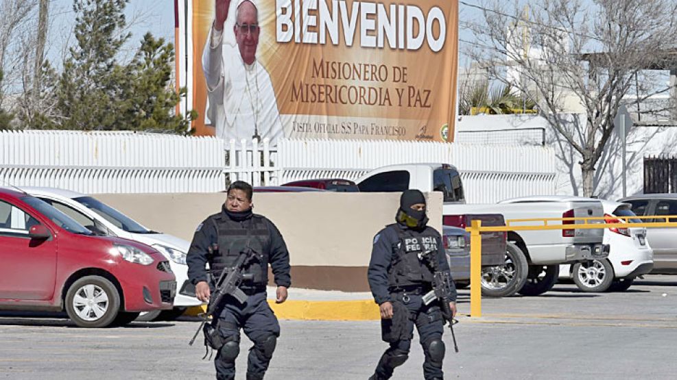 Despliegue. Soldados, policías y agentes municipales se emplearán en la custodia del Pontífice, que visitará algunas zonas muy violentas, como Ciudad Juárez. <br>
