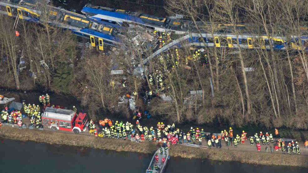 Vista aérea del lugar donde han chocado dos trenes cerca de Bad Aibling (Alemania).