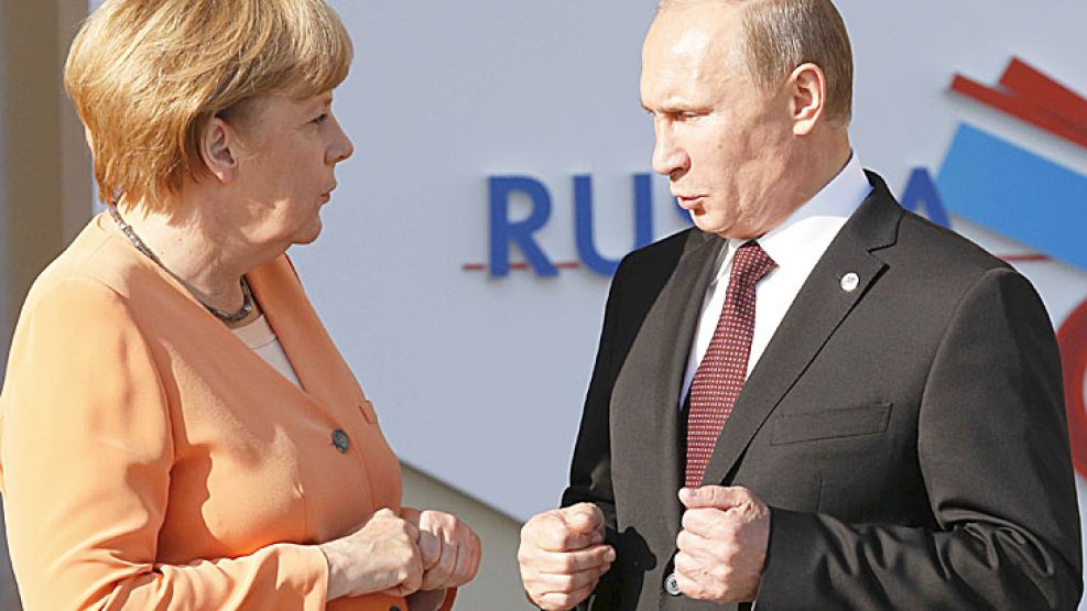 Firme. El líder ruso cree que fue la canciller alemana quien impulsó la dura reacción europea ante la crisis en Ucrania y Crimea. <br>