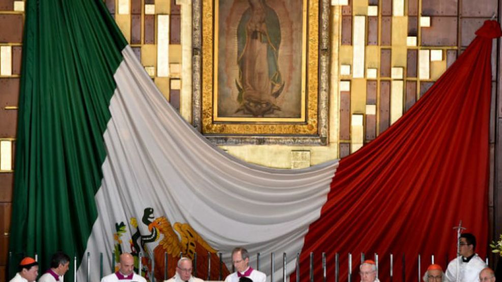 El papa Francisco celebró este sábado una multitudinaria misa en el santuario de la Virgen de Guadalupe.