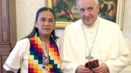 Otro gesto de Francisco: le regaló un rosario a Milagro Sala