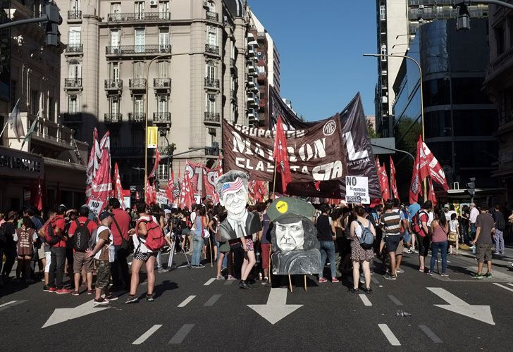 Manifestantes de izquierda cortaron Callao y Corrientes