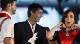 Álbum. La pareja en un acto junto a la presidenta Cristina Fernández (izq.). Juntos en la casa que compartieron durante diez años (abajo izq.). El día de su casamiento por civil en Ushuaia, en 2010. M