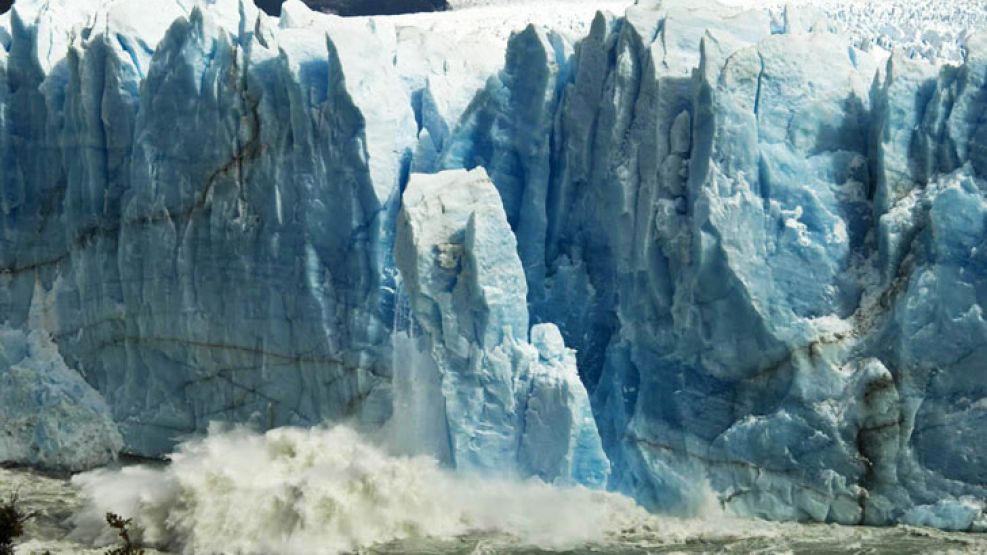 Tras cuatro años, rompió el glaciar Perito Moreno.