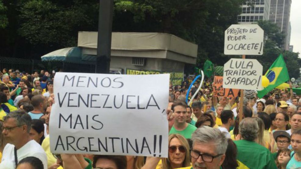 Elogios a Macri en las manifestaciones brasileñas
