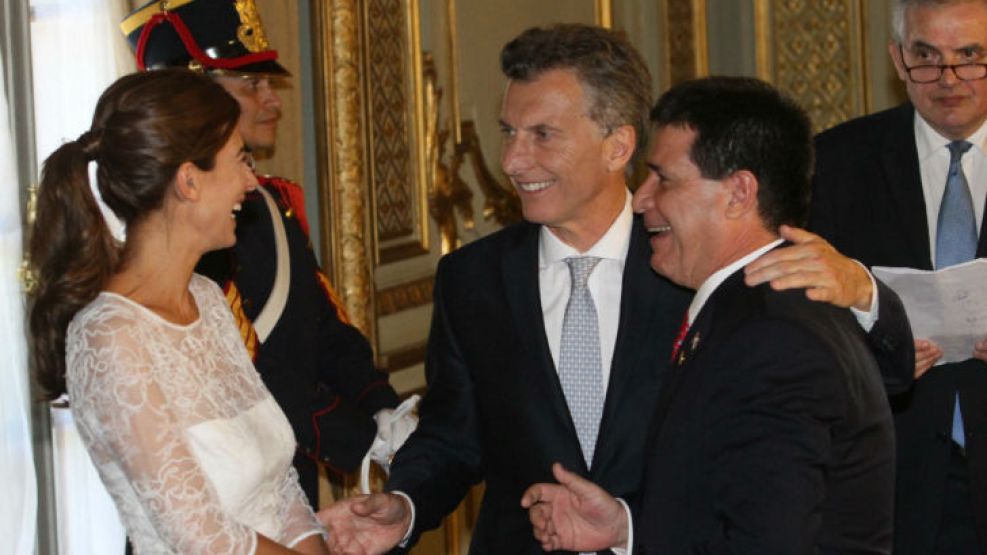 El día de la asunción de Mauricio Macri, Horacio Cartés estuvo presente en el Palacio San Martín para saludarlo.