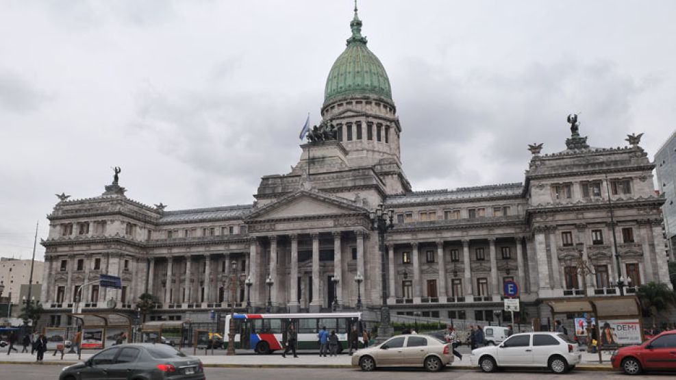 Legisladores, dirigentes y militantes del kirchnerismo y de la izquierda organizaron marchas para este martes al Congreso de la Nación.