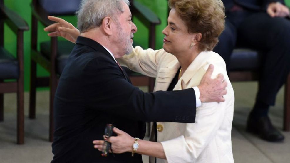  Dilma nombró a Lula como jefe de ministros: "Los golpistas no me van a voltear"