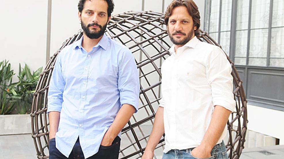 AMIGOS. Joaquín Furriel y Rodrigo de la Serna trabajaron juntos por primera vez en 2011, en la obra Lluvia constante. Hicieron más de 300 funciones.<br>