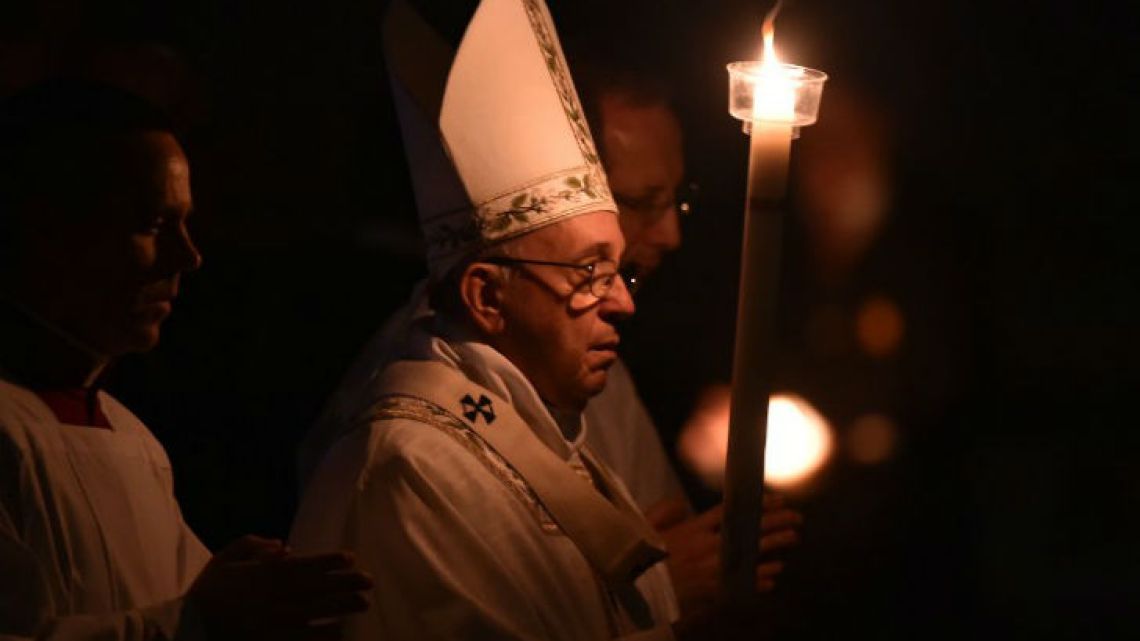 Francisco encabezó la Vigilia Pascual y llamó a renovar la esperanza ...