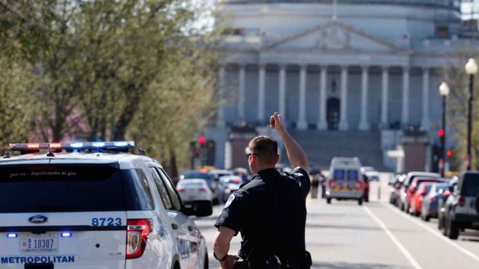 Un policía resultó herido durante un tiroteo en el Capitolio en Estados Unidos
