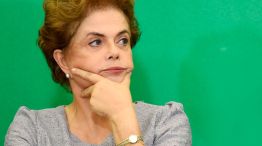 En accion. Dilma reapareció ayer para defender a Lula da Silva.