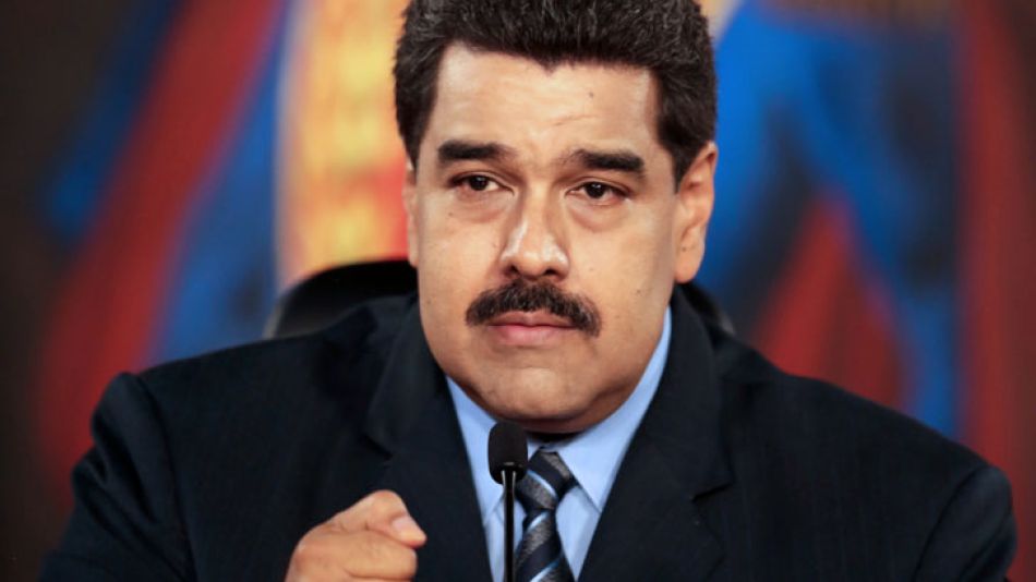 "Están tratando de desaparecer Telesur los mismos que desaparecieron a 30.000 jóvenes en Argentina desde el año 1976 al 83; es la misma oligarquía mediática", afirmó Maduro. 