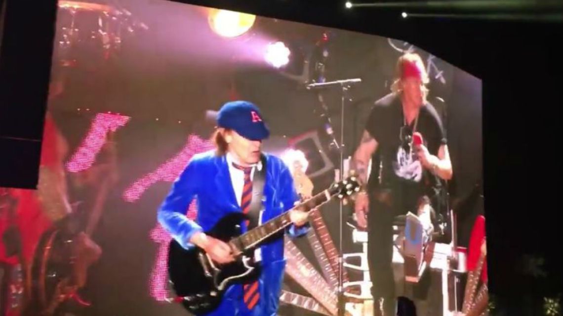 Videos: Así suena AC/DC con Axl Rose | Exitoina