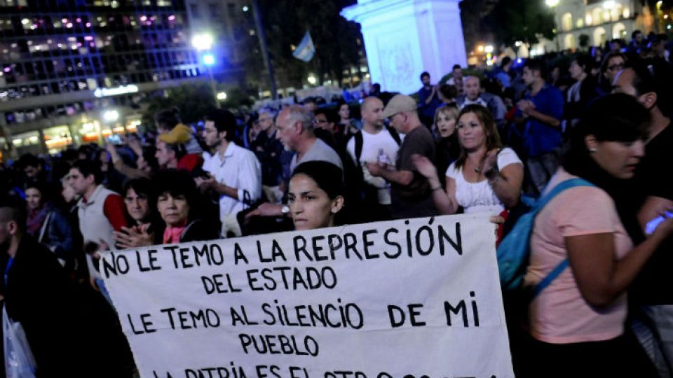 Manifestación en Plaza de Mayo pide la renuncia de Macri y ...