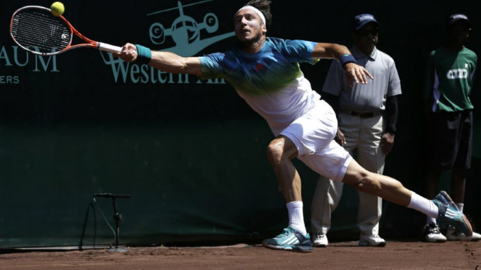 Pico Mónaco y Federico Delbonis accedieron a las seminifinales de los ATP de Houston y Marrakech.