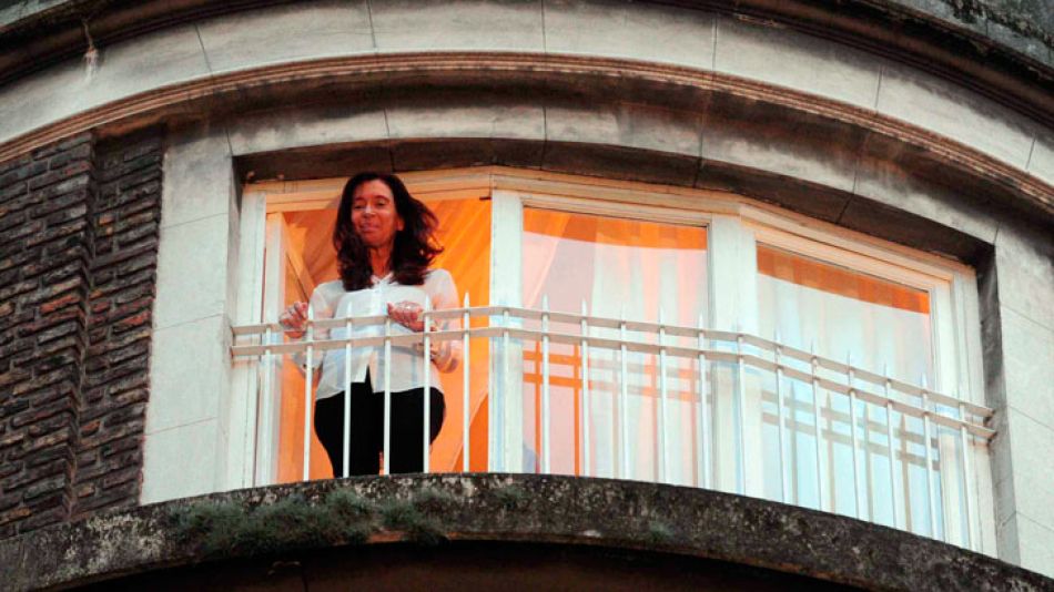 Cristina salió de su departamento y se dirigió a visitar a su hija
