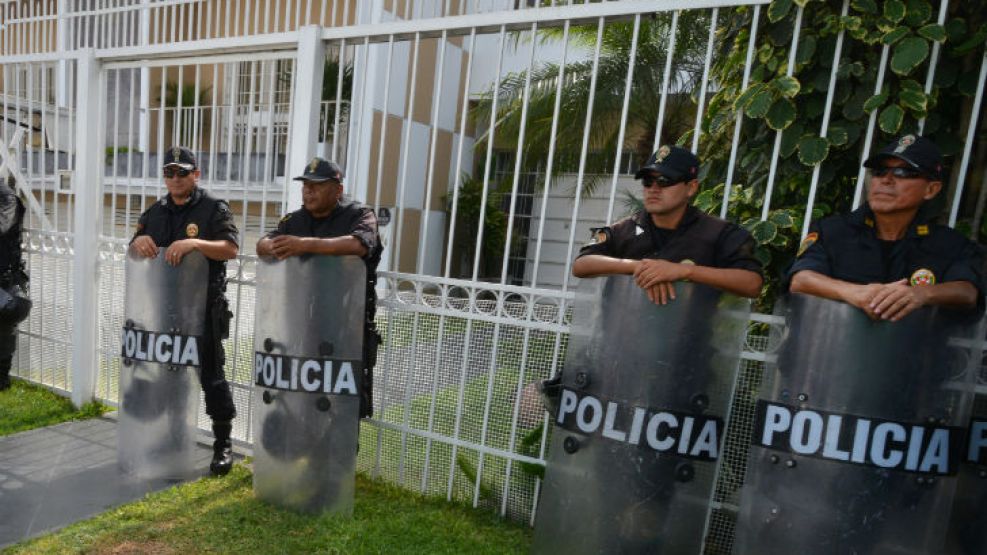Miembros de la Fiscalía Segunda contra la delincuencia organizada allanaron las oficinas del despacho de abogados panameño implicado en el escándalo de los "Panama Papers". 