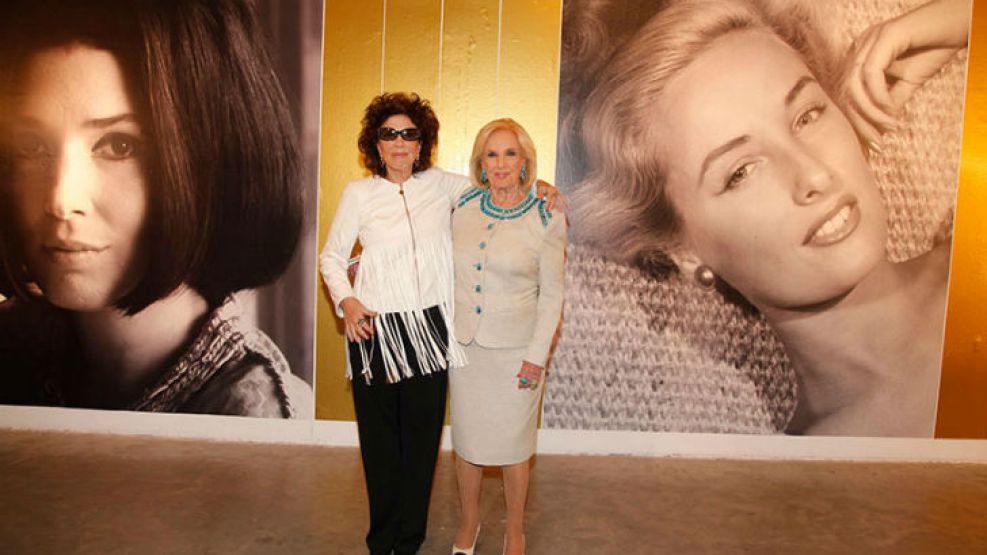 PAREJA. Graciela Borges y Mirtha Legrand asistieron a la inauguración de la muestra que las homenajea en el Centro Cultural Recoleta, con entrada gratuita.