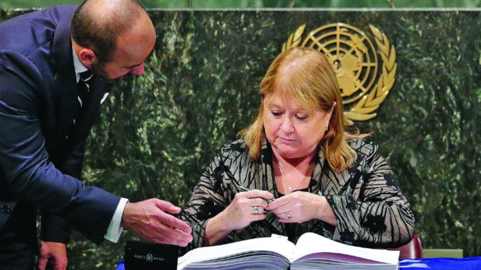 Firma. La canciller refrendó el acuerdo climático en la ONU.