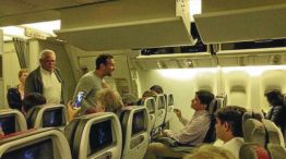 El vuelo 900AA aún no había aterrizado en Estados Unidos cuando los videos que mostraban el escrache al funcionario kirchnerista Carlos “Chino” Zannini.