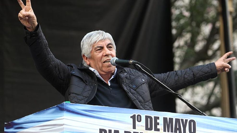 Las 5 centrales obreras encabezaron un acto masivo en avenida Paseo Colón e Independencia, frente al Monumento al trabajo. 