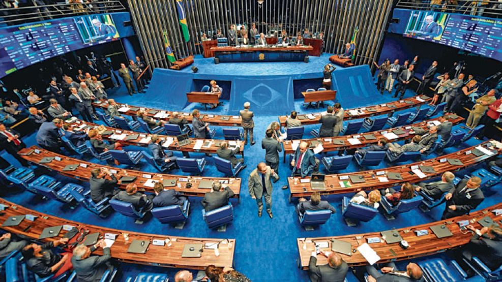 El 55% de los senadores enfrentan causas en la Justicia por sobornos, malversación o fraude electoral. El impeachment está en sus manos.