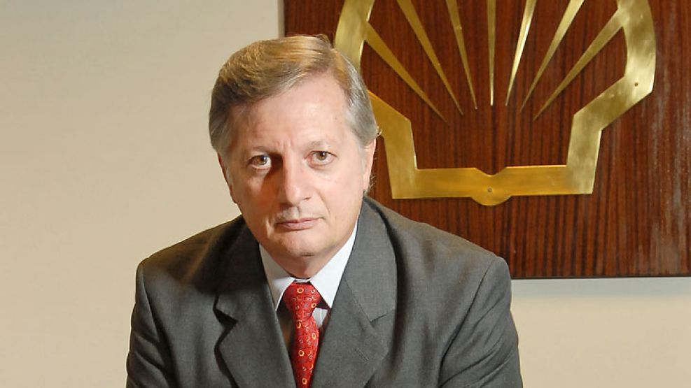 Aranguren fue CEO de Shell. La empresa ganó una licitación para importar combustible.