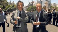 Familia. Angelo y Fabio Calcaterra rumbo a la Casa Rosada para participar de la asunción de su primo, el presidente Mauricio Macri.
