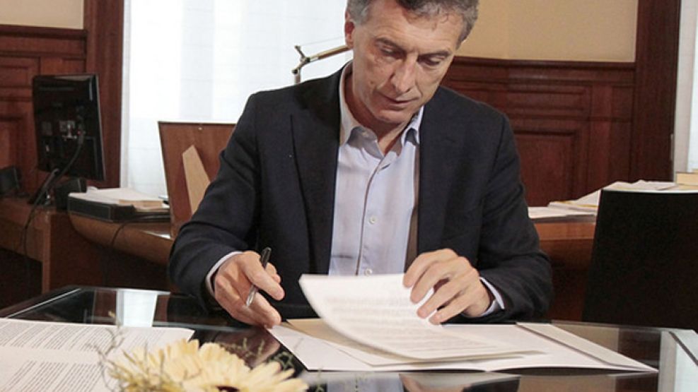 Macri firmará su primer veto presidencial mañana.