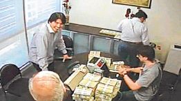 La filmación que muestra a Martín Báez, entre otros, contar 5,3 millones de dólares en la financiera SGI, conocida como "La Rosadita".