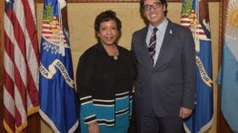 El ministro de Justicia, Germán Garavano,junto a la fiscal general Loretta Lynch.