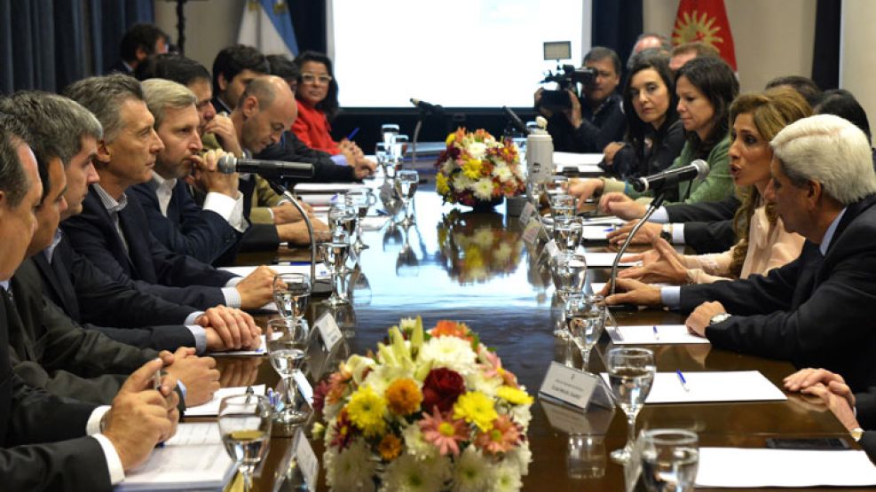 Macri se trasladó a la provincia de Santiago del Estero donde encabezó una reunión de gabinete ampliado junto a la mandataria provincial, Claudia Ledesma Abdala de Zamora.