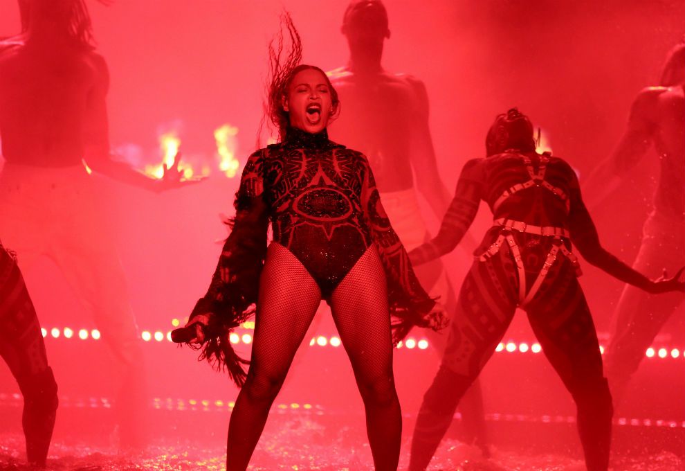 Beyoncé deslumbró en los premios BET Exitoina