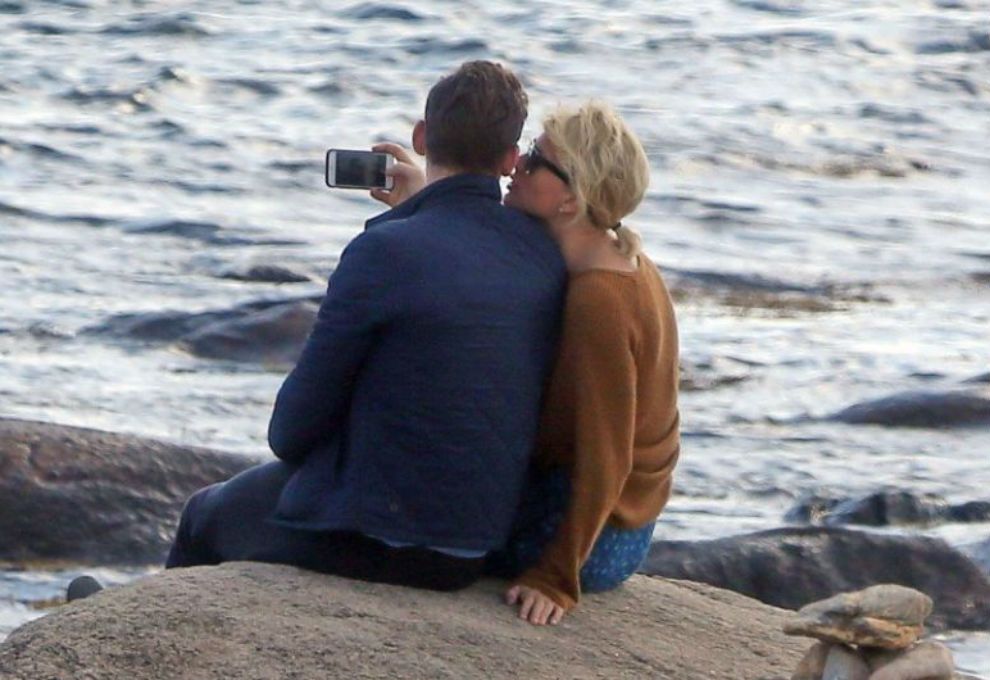 Taylor Swift-Tom Hiddleston-Beso 3