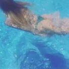 Evangelina Anderson nadando en tanga (20)