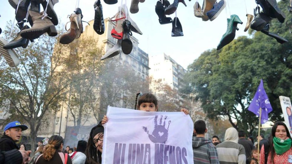 Se realiza la marcha Ni Una Menos, en contra de los femicidios.
